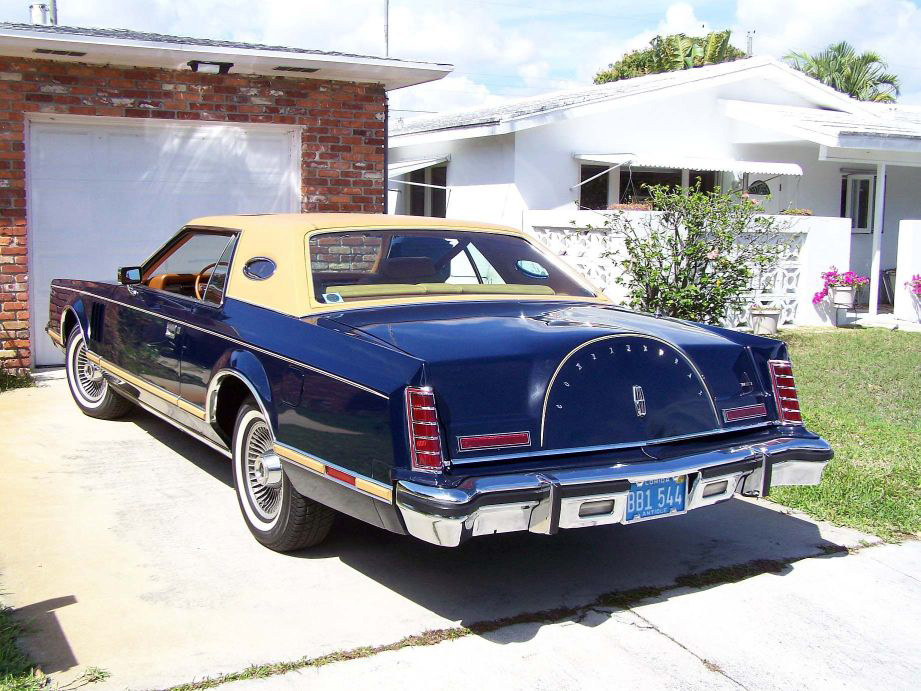 1977 Continental Mark V Bill Blass w/Full vinyl roof and Moonroof 