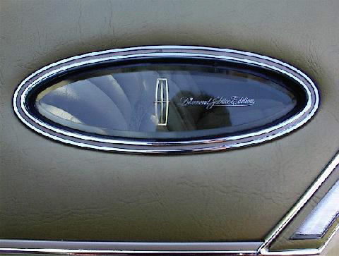 1978 Continental Mark V Diamond Jubilee Edition in Jubilee Gold - Opera window details