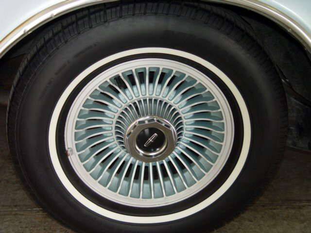 1978 Continental Mark V Diamond Jubilee Edition color keyed wheels w/standard white band 