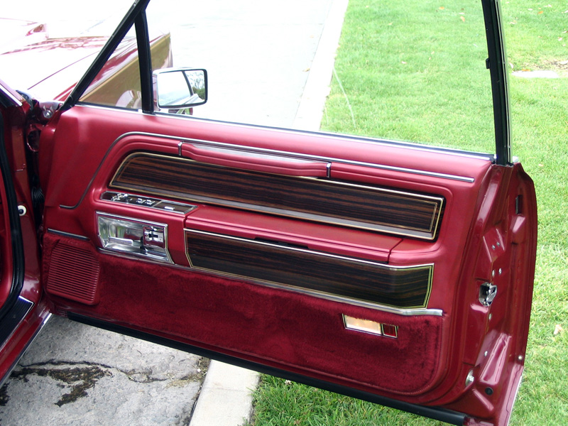 1980 Continental Mark VI Signature Series w/illuminated stowage bins in armrest