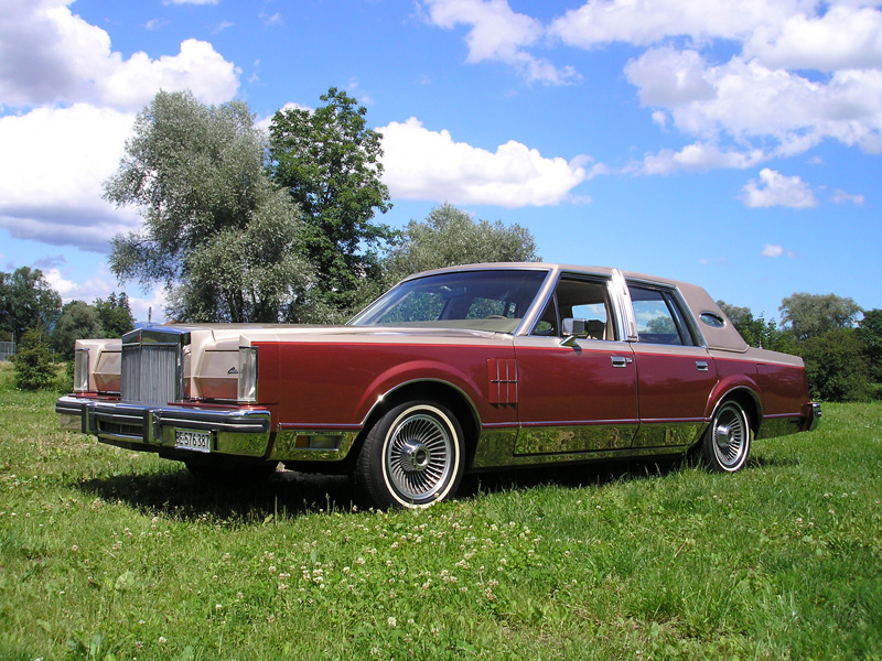 1980 Continental Mark VI Sedan Bittersweet/Light Fawn metallic